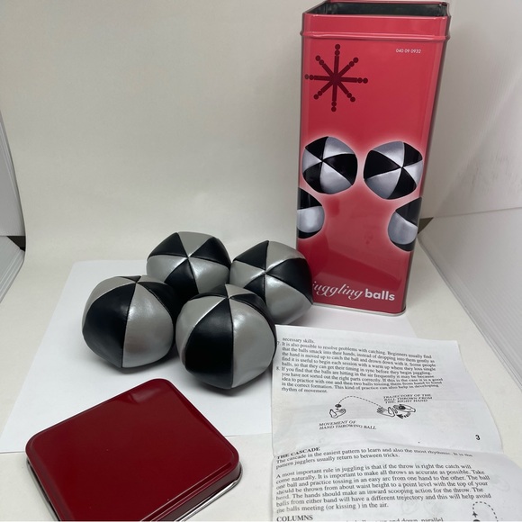 Juggling Balls in metal tin with instructions - Picture 9 of 12